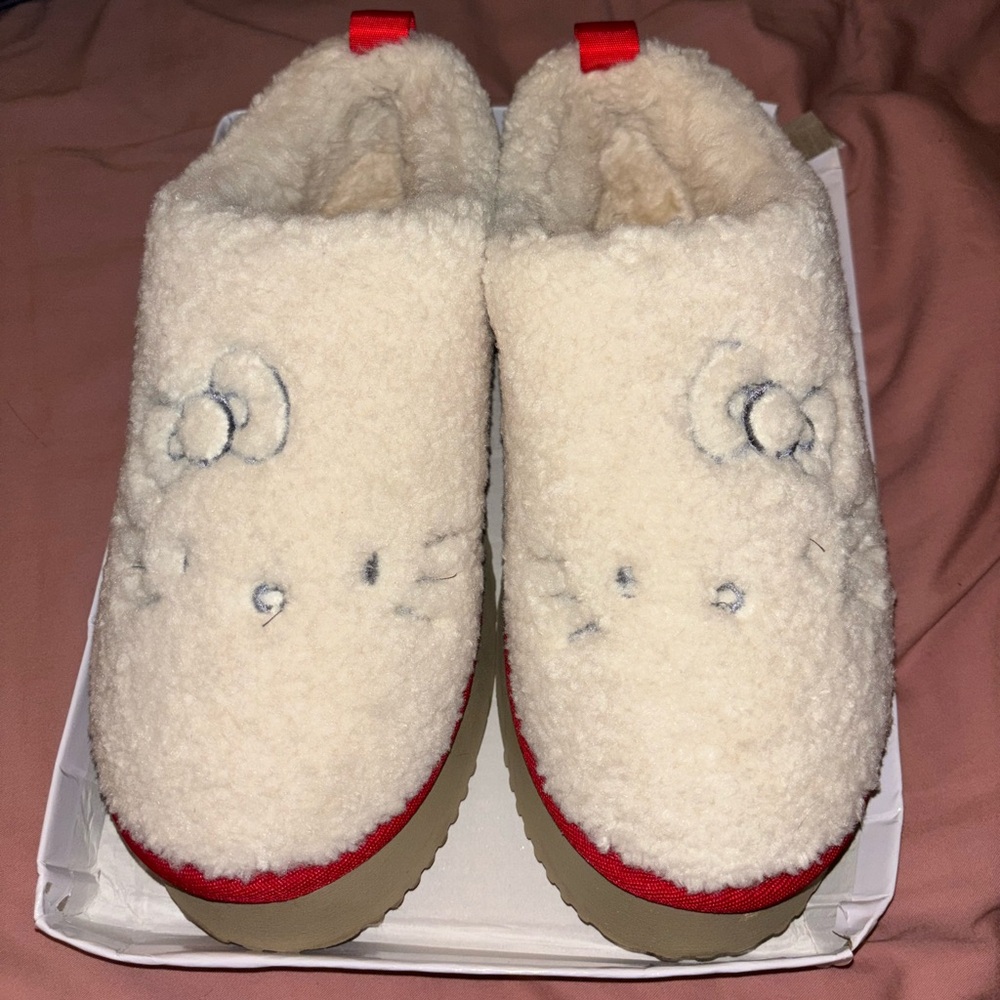 KIRA NY Hello Kitty uggs